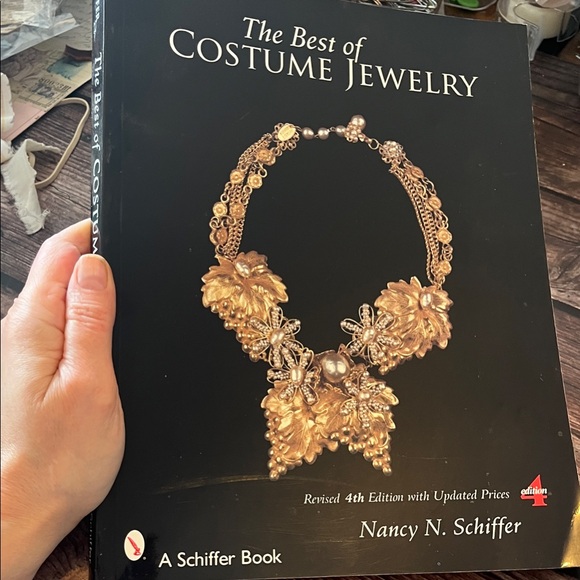 Jewelry - The Best of Costume Jewelry by Nancy N. Schiffer